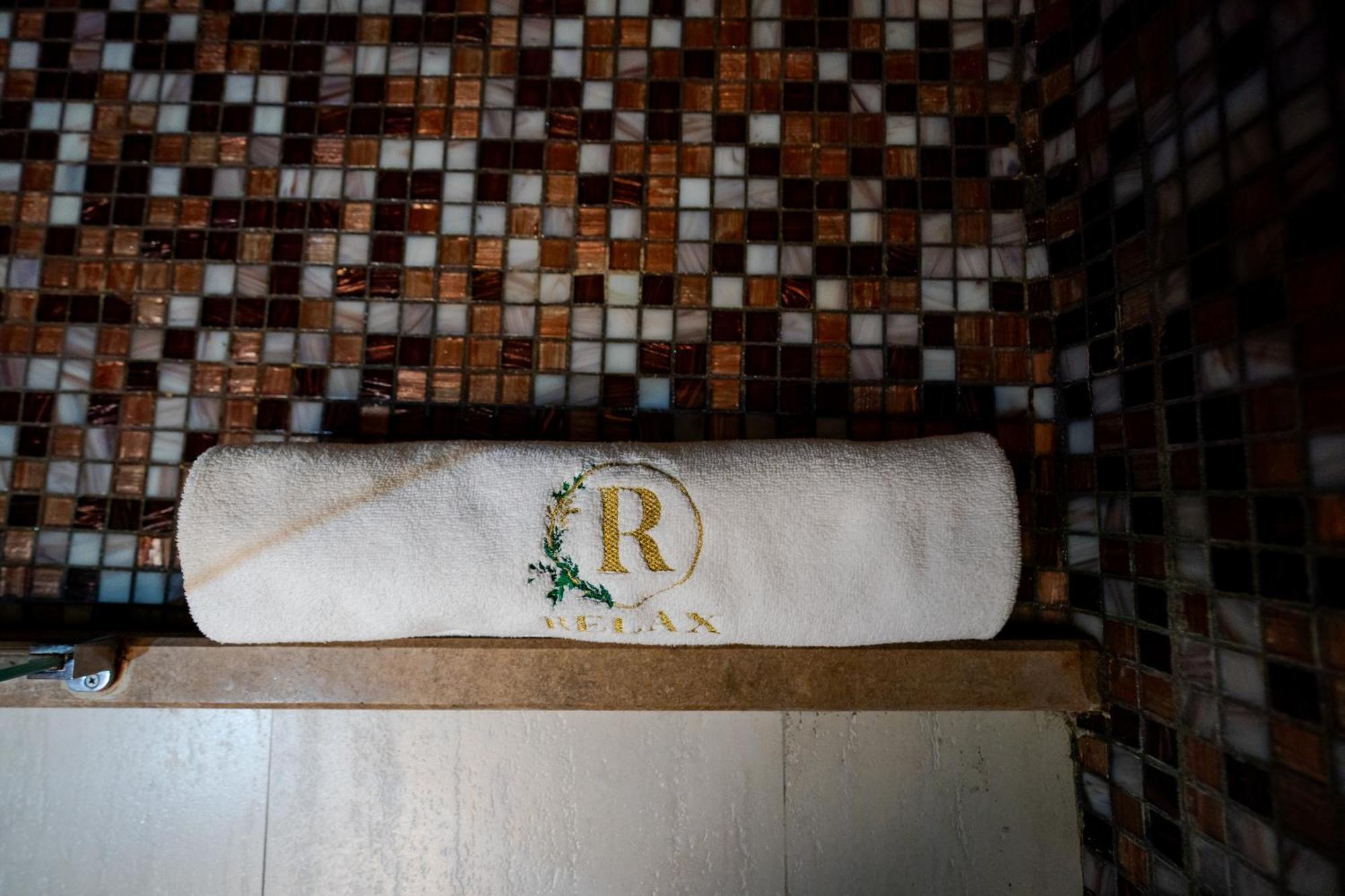 Hotel Relax Крайова Экстерьер фото